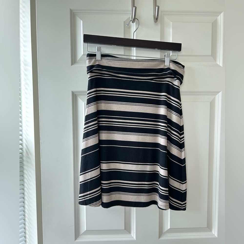 Old Navy Striped Black and Cream Women's Skirt - Size M